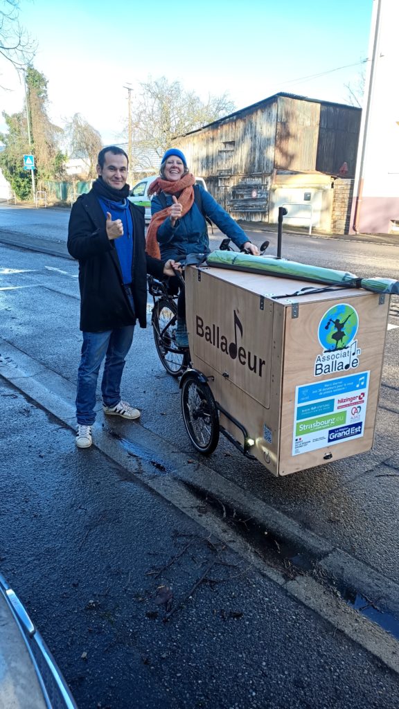 Triporteur pour le transport d'instruments de musique (Association Ballade) PAPALOTEC, fabrication de remorques à vélo sur mesure pour les professionnels. Design and manufacturing of Bike's trailers for professionnals. Trailer, bike, Professional, production, manufacturing, cargo, fabrication, mechanical engineering, ingénierie mécanique, conception, creation, design, custom, bicycle, bicyclette, high load , volume, grande charge. Plaine des bouchers, route de la fédération, travail bois, metal inox, aluminium, acier.