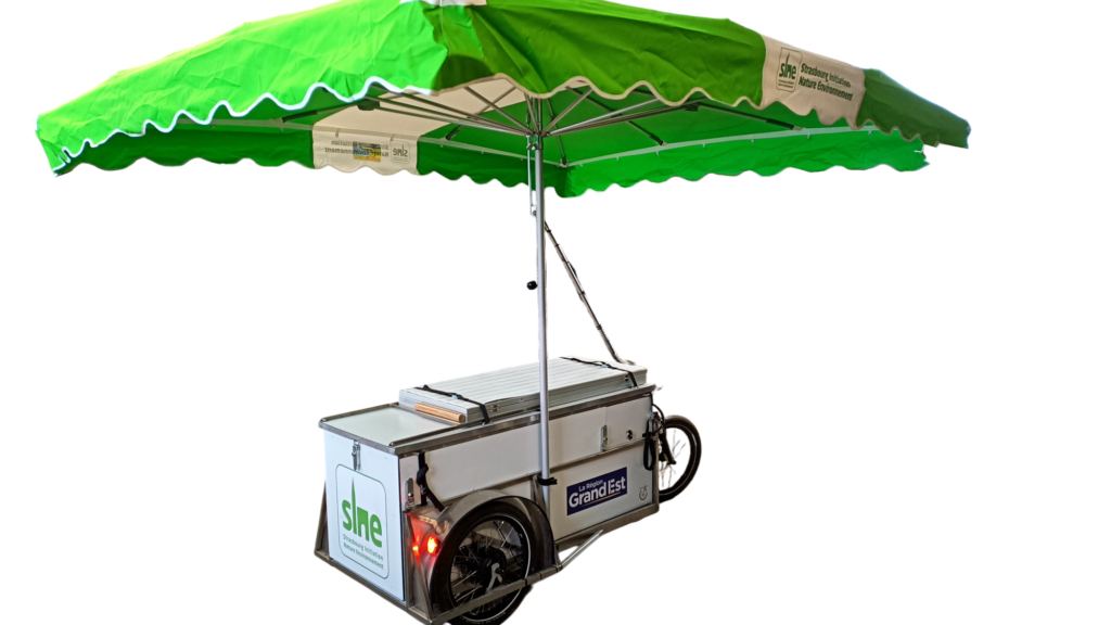 Cuisine Mobile électrique sur remorque vélo (Sine de Bussière) PAPALOTEC, fabrication de remorques à vélo sur mesure pour les professionnels. Design and manufacturing of Bike's trailers for professionnals. Trailer, bike, Professional, production, manufacturing, cargo, fabrication, mechanical engineering, ingénierie mécanique, conception, creation, design, custom, bicycle, bicyclette, high load , volume, grande charge. Plaine des bouchers, route de la fédération, travail bois, metal inox, aluminium, acier.